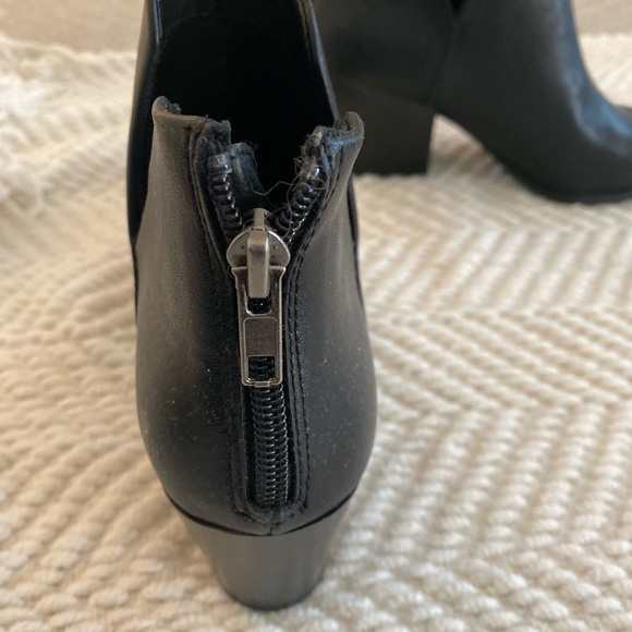 Black Pointed Toe Booties - size 6- Sun and Stone - Picture 4 of 6